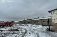 ​На Харківщині росіяни атакували ферму: постраждав чоловік і загинуло 100 свиней