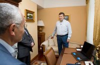 Янукович показал избранным "Межигорье"