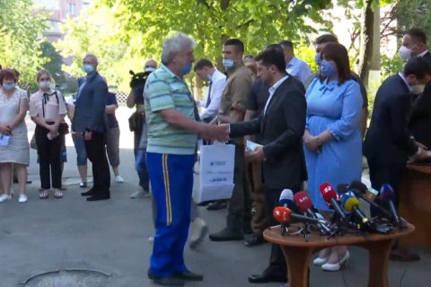 Зеленский пообещал квартиры всем жителям дома на Позняках