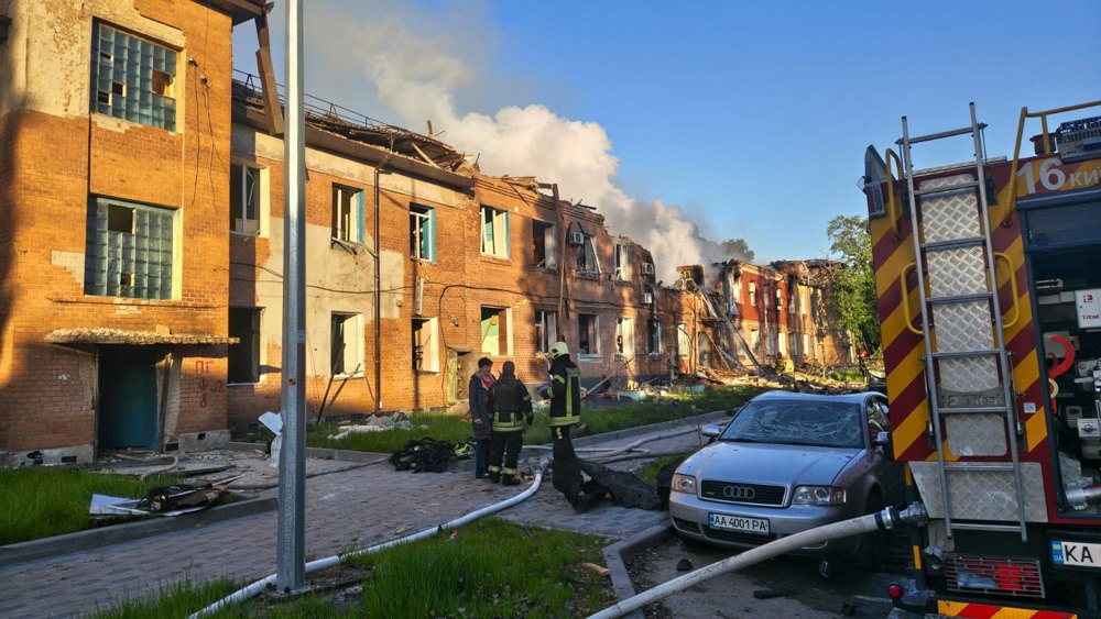 Наслідки обстрілу по вул. Зрошувальна , Дарницький район Києва