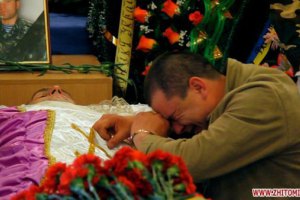 Семьям погибших силовиков выплатят по 600 тыс. гривен