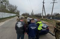 Викрили харків'янина, який за $13 000 допомагав чоловікам ухилятися від мобілізації