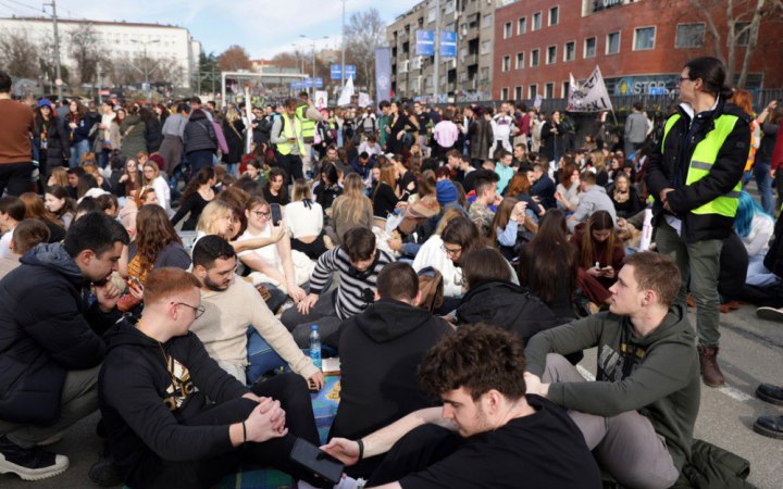 ​У Сербії суд присудив перші компенсації через аварію з жертвами на залізничному вокзалі 