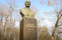 В Чернигове неизвестные украли бронзовый бюст Коцюбинского с его могилы