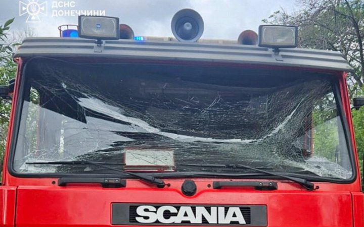 ​На Донеччині росіяни атакували рятувальників: пошкоджена пожежна техніка