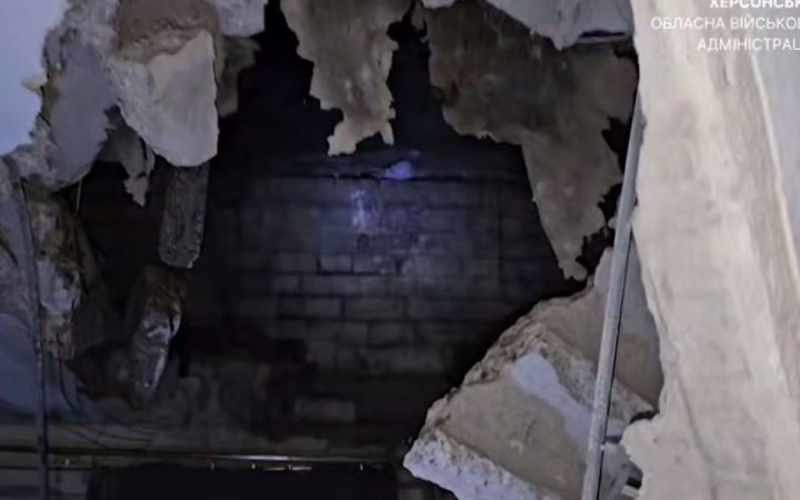 Росіяни вдарили з артилерії по багатоповерхівці у Херсоні
