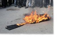 Оппозиционные к Меджлису крымские татары сожгли чучело Джемилева