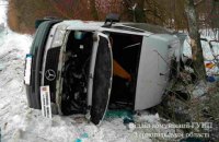 Рейсовый микроавтобус перевернулся возле Шумска, пострадали 12 человек