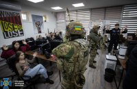 СБУ викрила шахраїв із Донецька, які хотіли вкрасти 100 млн гривень з рахунків маріупольців