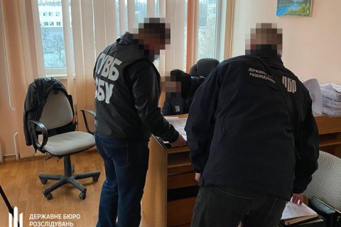 Чиновник Госрыбагентства пытался подкупить сотрудника СБУ для "крышевания" вылова креветки в Черном море