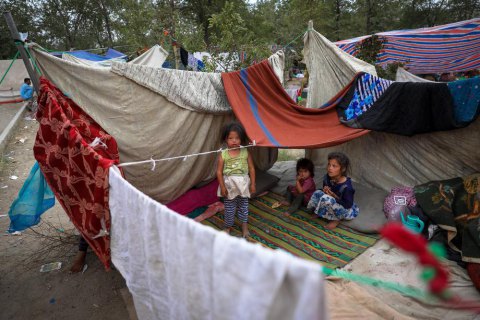 Частина прибулих в Україну афганців попросила про статус біженця