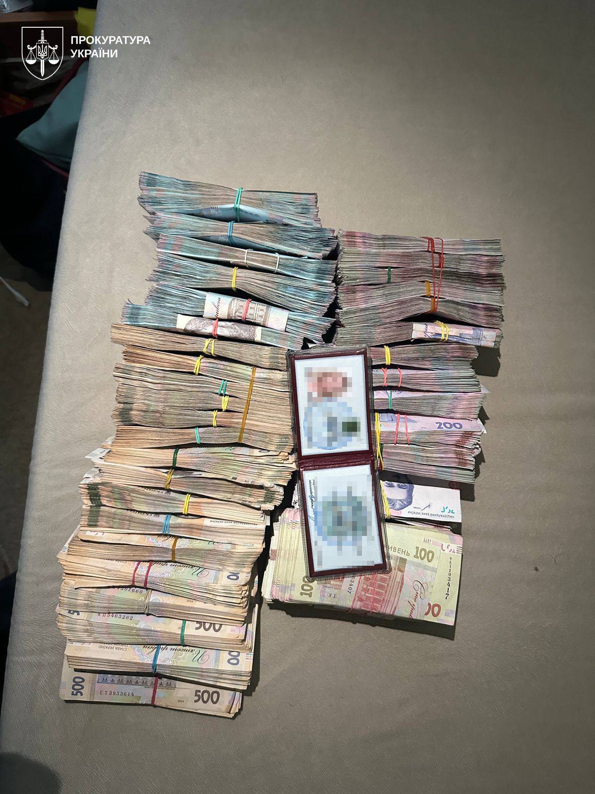 Посадовиця нібито вимагала “відкат” у розмірі 10% – близько 370 тис. грн