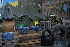 У наметах на Майдані і в Українському домі залишаються близько 500 осіб