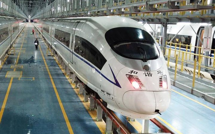 Китай запустив першу лінію швидкісного поїзда через море біля Тайванської протоки