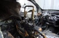 В центре Днепропетровска ночью сгорела BMW 740
