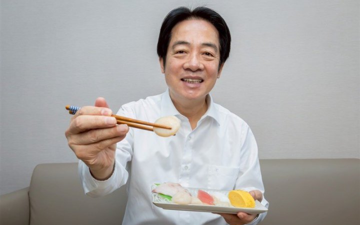 Президент Тайваню пообідав суші на знак підтримки Японії в суперечці з Китаєм