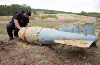 На Харківщині сапери знешкодили авіаційну бомбу КАБ-500, яка впала і не розірвалася
