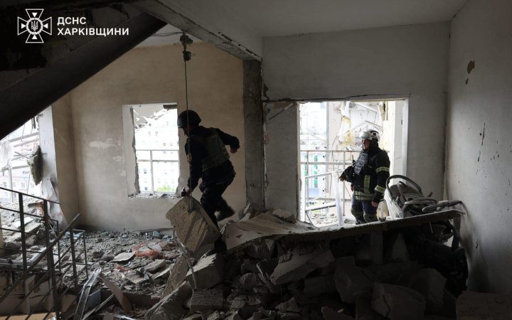 Росіяни вдарили по багатоповерхівці у Харкові, є понад 20 поранених, серед них - діти (оновлення)