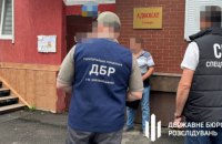 Посадовця податкової Хмельниччини підозрюють у отриманні 200 тис. грн хабаря