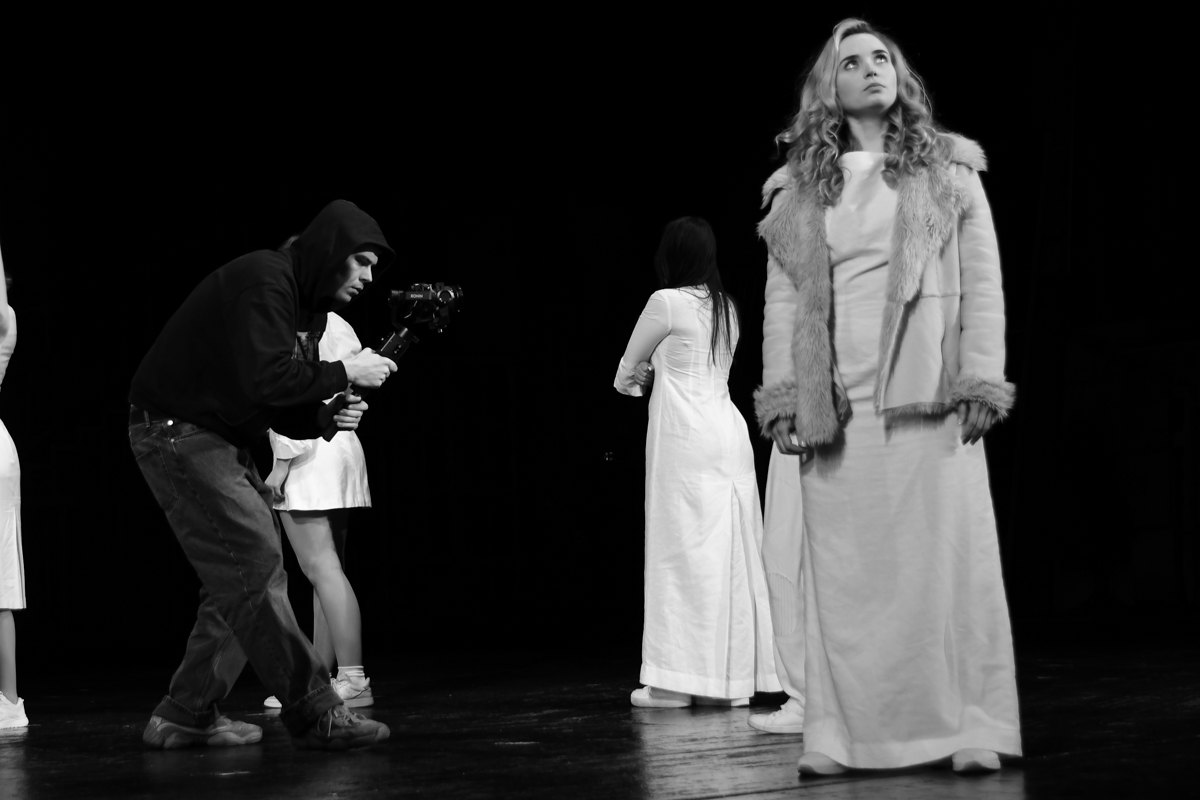 Репетиція вистави «Благальниці»