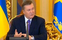 Янукович отложил закон о госслужбе на 2015 год 