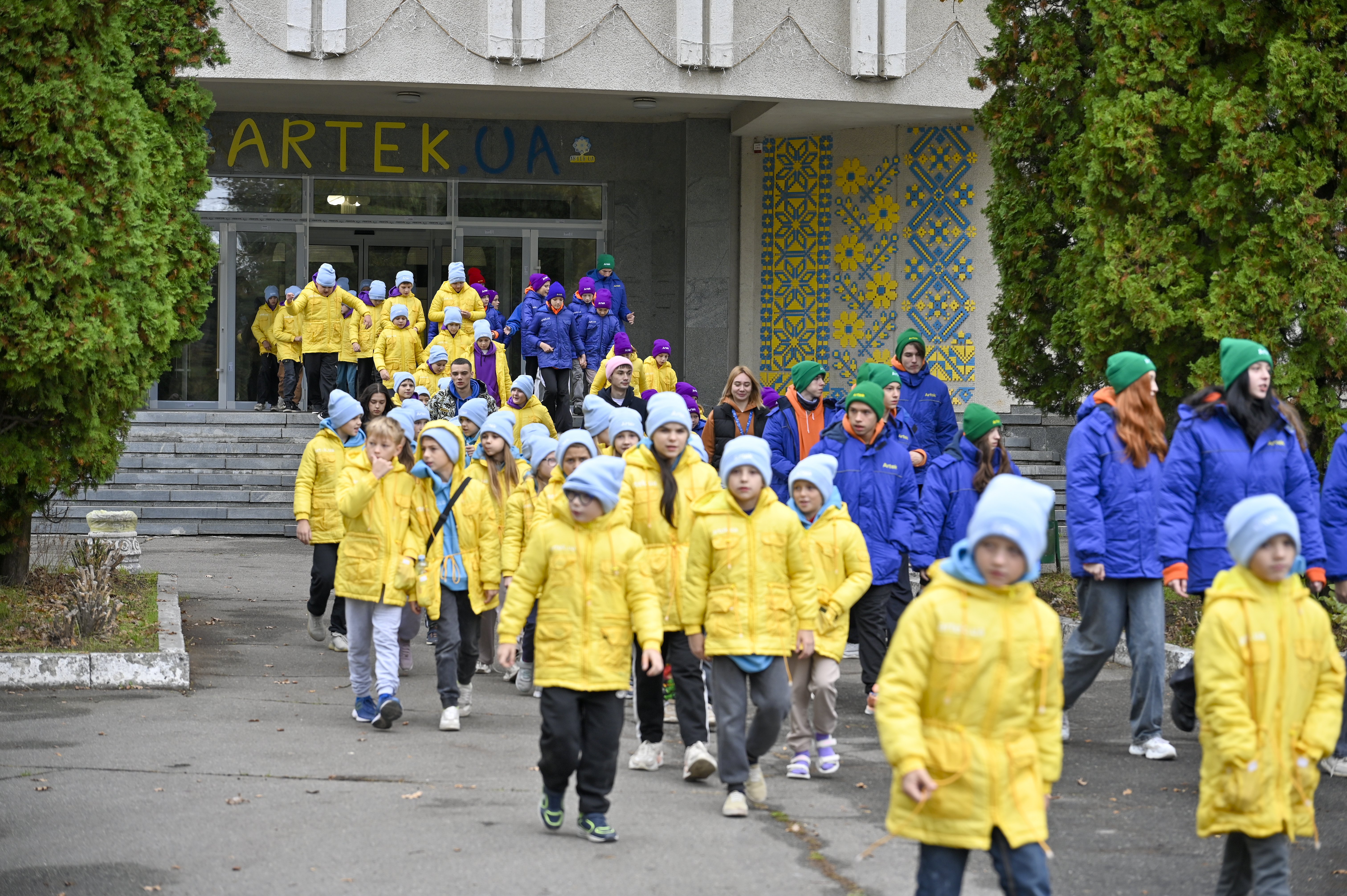 Діти йдуть на спортивну зарядку в рамках проєкту НОК України