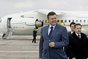 Янукович приземлился в Днепропетровске