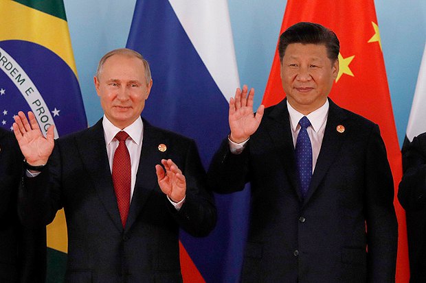 Президент РФ Владимир Путин и лидер Китая Си Цзиньпин на саммите БРИКС, 5 сентября 2017