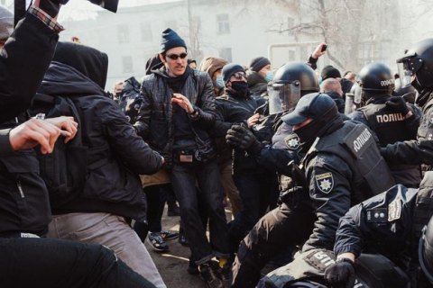 Полиция открыла дело из-за столкновений во время суда над Стерненко 