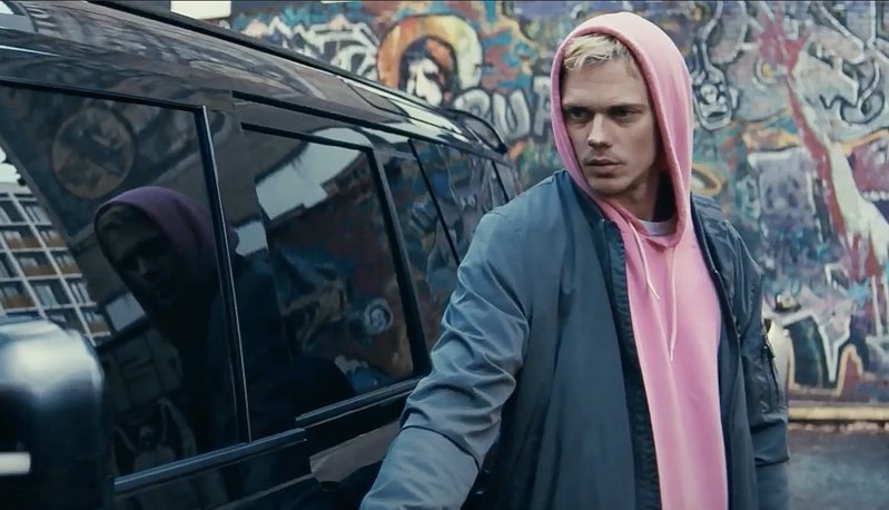 Кадр з фільму «Під замком».