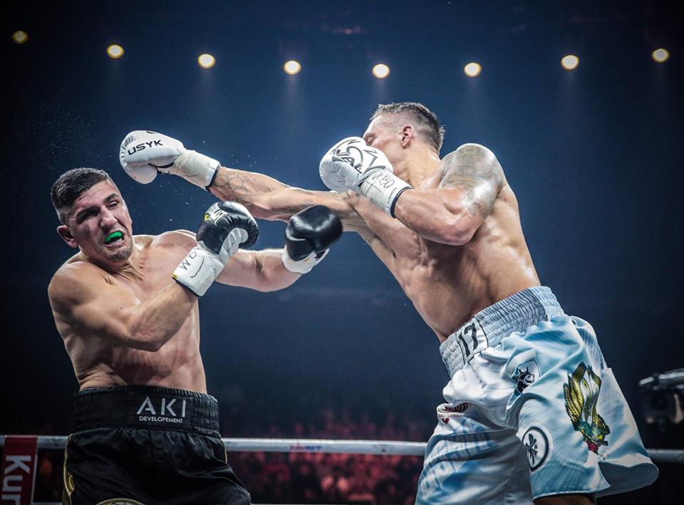 Олександр Усик у бою проти Марко Хука