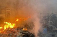 У Чернігівській області ворог атакував підприємство, спалахнула масштабна пожежа (оновлено)