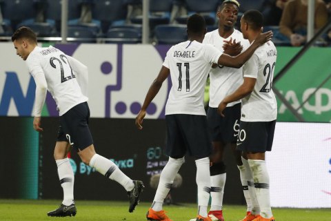 Футболисты сборной Франции столкнулись с расизмом в игре с россиянами (обновлено)