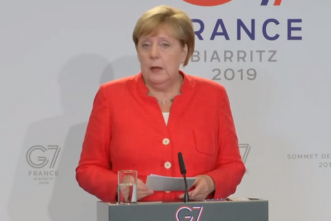 Меркель повідомила про підготовку саміту "нормандської четвірки" в Парижі