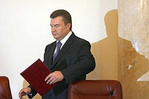 Янукович розповів Кабміну, на що витрачати гроші