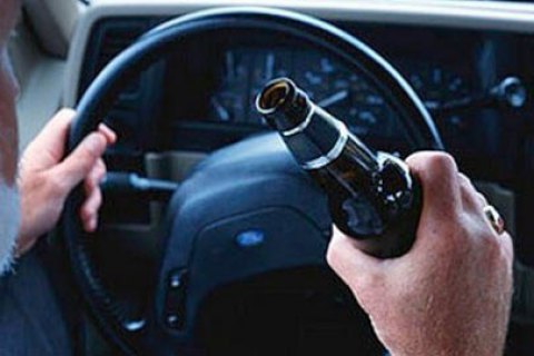 В Мариуполе автоинструктор попался пьяным за рулем учебной машины