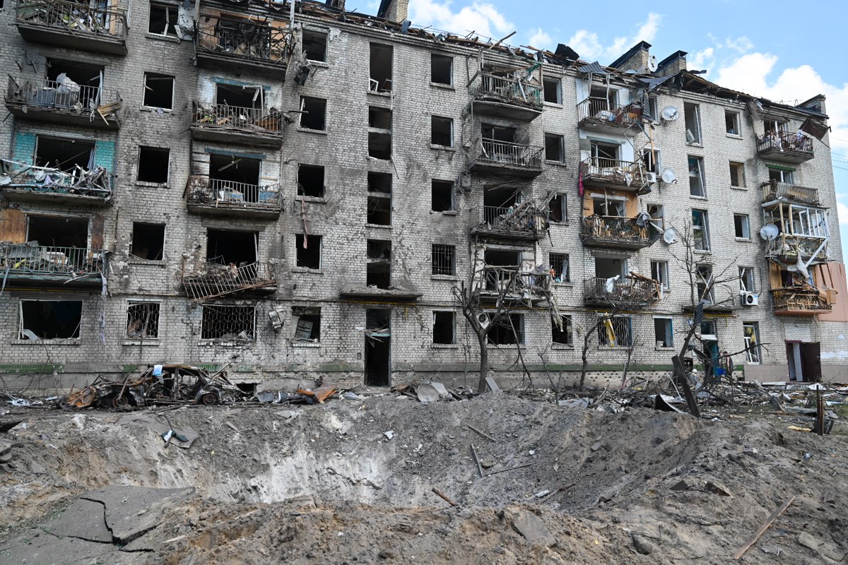 Наслідки обстрілу багатоповерхівки у Дарницькому району Києва, 2 липня