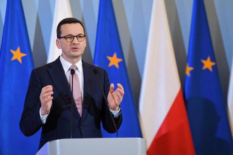 Польський прем'єр заявив, що Єврокомісія перевищує повноваження і втручається в конституційні питання Польщі 