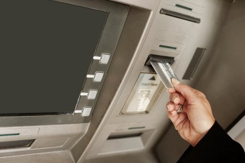 В Черновцах двое мужчин ограбили банкомат на 700 тыс. гривен