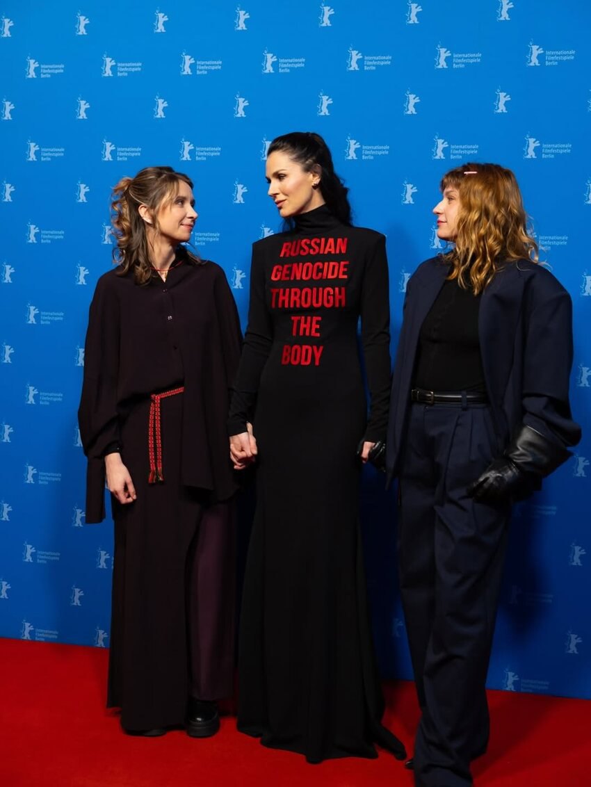 зліва направо: режисерка Аліса Коваленко, партнерка стрічки Марія Єфросиніна,режисерка Марися Нікітюк