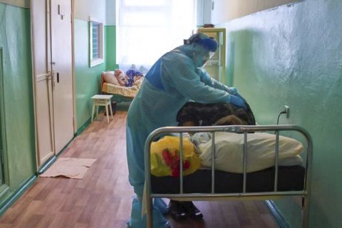 В Украине каждая третья COVID-больница перегружена пациентами