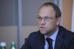 Власенко підозрює, що до Тимошенко підселили не ув'язнену