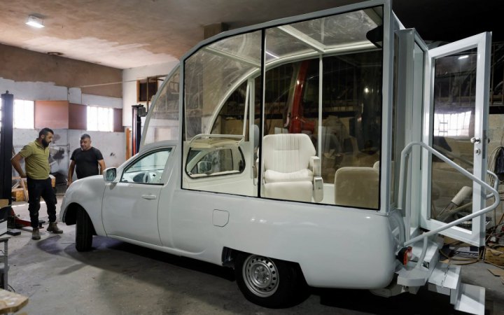 Папамобіль Франциска стане медичним кабінетом для дітей у Смузі Гази