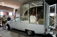 Папамобіль Франциска стане медичним кабінетом для дітей у Смузі Гази