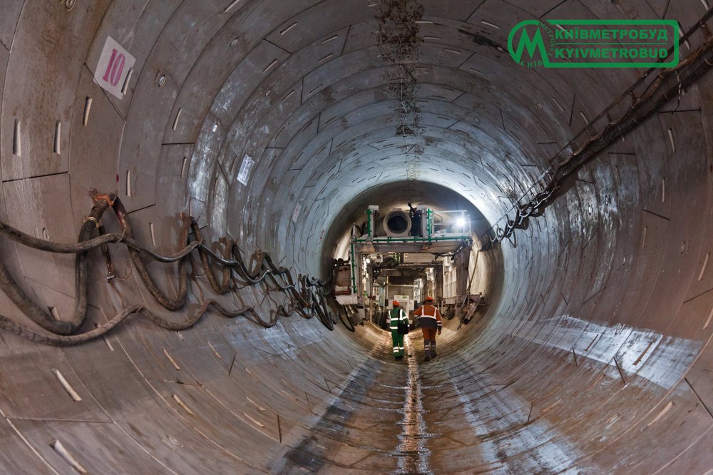Частина змонтованого тунелю метро на Виноградар. 