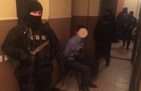 Полицейских на ж/д вокзале во Львове поймали на систематическом вымогательстве