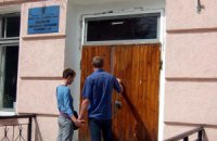 Дончане приходят к закрытым участкам, чтобы голосовать