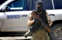 В наблюдателей ОБСЕ на Донбассе бросили дымовую шашку