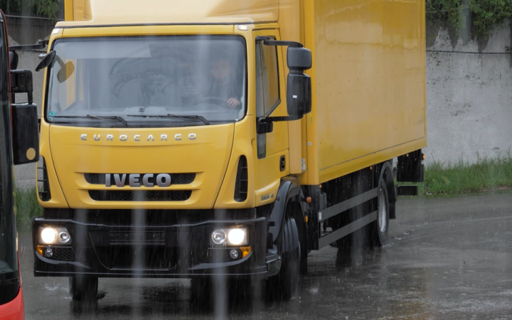 28 ОМБр отримала від волонтерів 12-тонну вантажівку з гідробортом 