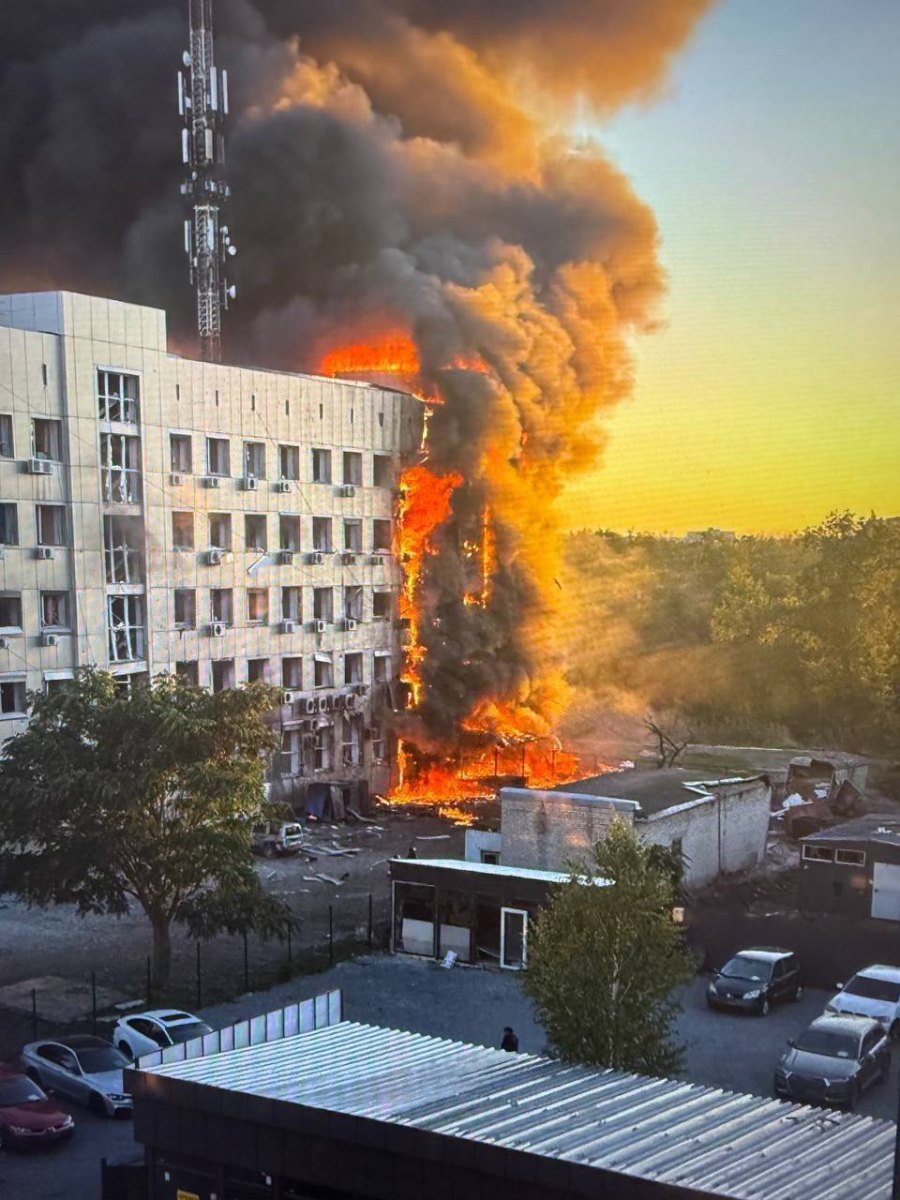 пошкоджена будівля на Дніпропетровщині 
